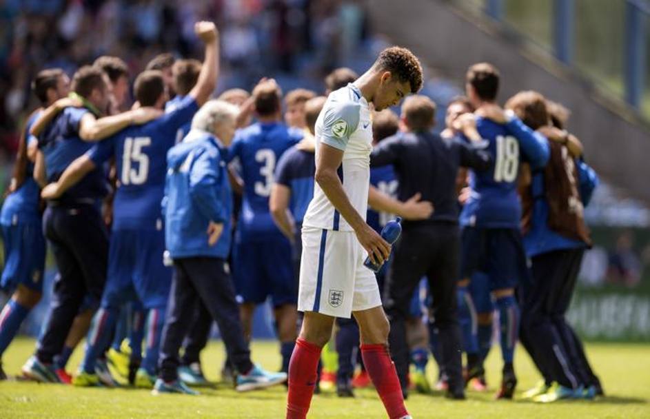 L&#39;amarezza dell&#39;attaccante del Chelsea Solanke, mentre gli azzurri festeggiano. Getty Images